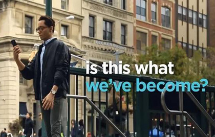 摩托羅拉用“真人”挑戰(zhàn)手機癮